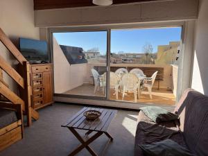 Duplex central avec terrasse, parking et équipements modernes pour 6 personnes à Marseillan - FR-1-387-201