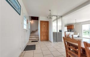 Maisons de vacances Beautiful Home In St Paer With Kitchen : photos des chambres