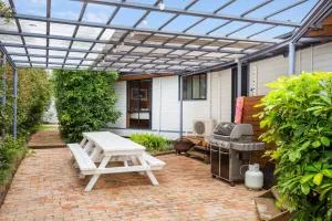 Hidden Orchard - Pet Friendly - 4 Mins Walk to Beach - Callala Bay