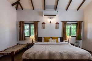 Farmhouse Retreat by StayVista - Classic architecture, Rustic interiors, Cozy rooms & A refreshing swimming pool