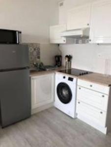 STUDIO VUE IMPRENABLE SUR LE LAC MARIN ET CANIGOU