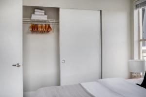 First Hill 1br w lounge gym rooftop SEA-696