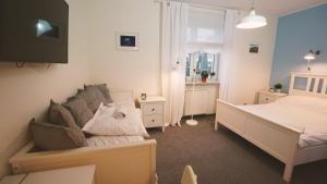 Twin Room with Shower room in MCEW Studnia