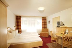 One-Bedroom Apartment with Balcony (2 Adults) room in Falkner Appartement Resort