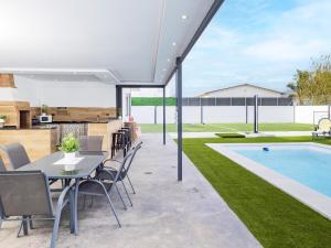 Cubos Casa Soles & Football field