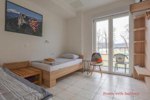 Standard Twin Room with Mountain View room in Jazz Bled B&B