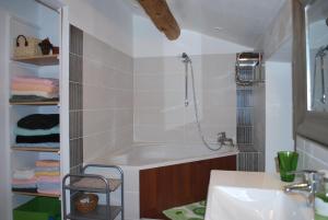 Maisons de vacances Mas provencal avec piscine : photos des chambres