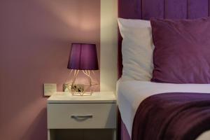 Stylish 2 Bed Apt 104 - City Centre, FREE Parking, Coffee Machine & Netflix - Hosted by Stay Host Save