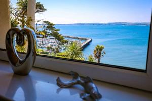 Luxury Riviera View Waterside Apartment
