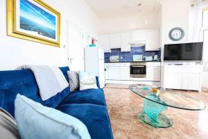 Luxury Riviera View Waterside Apartment