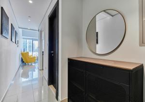 Luxury 1BR Apartment in the heart Marina, Connection to Dubai Marina Mall - Silverene tower