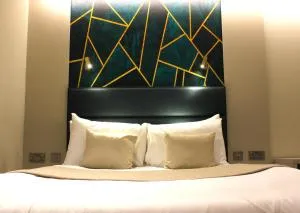 Hendon Studios - The Hyde