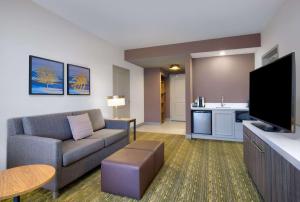 One-Bedroom King Suite with Sofa Bed room in Hilton Garden Inn at PGA Village/Port St. Lucie