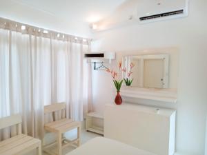 Cozzy White Villa