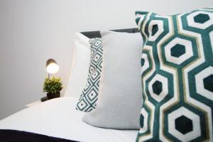 Charming 2-Bed Escape in Vibrant Cardiff