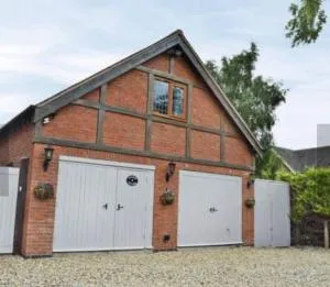 Surrounded by fields just 3 miles from Stratford - upon Avon - Alveston Pastures Cottage - Charlecote