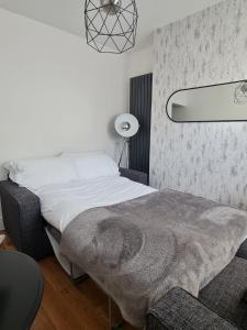 Centrally located in city of Lincoln Idas Place - two bedrooms each with a kingsize bed