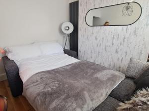 Centrally located in city of Lincoln Idas Place - two bedrooms each with a kingsize bed