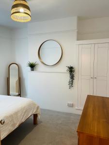 Newly Refurbished City Centre House With Parking