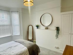 Newly Refurbished City Centre House With Parking