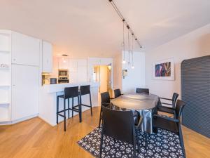 Apartment with two terraces and sea view