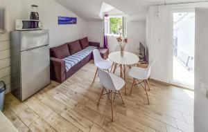 Stunning Apartment In Brodarica