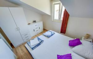 Stunning Apartment In Brodarica