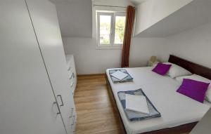 Stunning Apartment In Brodarica