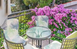 Stunning Apartment In Brodarica