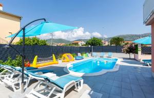 Amazing Apartment In Kastel Novi With 3 Bedrooms, Wifi And Outdoor Swimming Pool