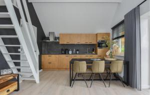 Nice Home In Kerkdriel With Wifi