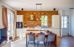 3 Bedroom Awesome Home In Paldigija