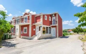 Awesome Home In Trilj - Košute