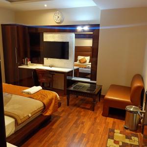 Hotel Geet Deluxe Near Connaught Place and New Delhi Railway Station