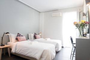 Urban Studio with Balcony and Street View room in Athens Studios