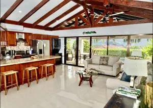 Rainbow Villa - Cañas Dulces