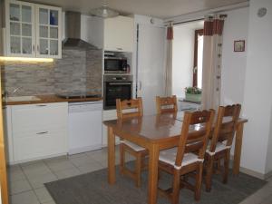 Appartements Maison de vacances 2 chambres, Wi-Fi, a Saint-Chaffrey - FR-1-762-15 : photos des chambres