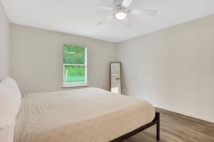 Charming Oasis Near Downtown and Beach