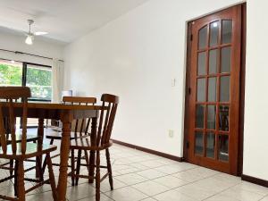 B481 Apto 3 quartos frente para avenida 8 pessoas