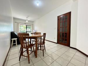 B481 Apto 3 quartos frente para avenida 8 pessoas