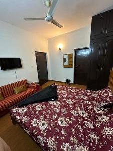 Standard Twin Room with Sofa room in JD Lodges - Guest House