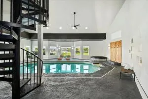 Private Oasis On 2 Acres with Indoor Pool and Theater - Eagle