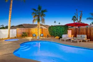Palm Tree Inn Home With Gated Pool Perfect For Families