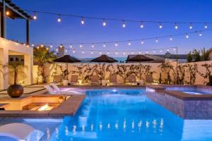 Desert Skyline Luxury Pool Home With Sunken Firepit Area