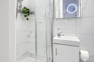 The Finsbury Deluxe Apartments