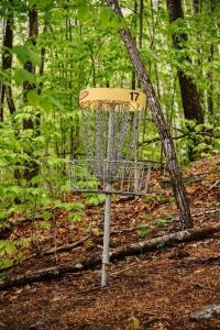 Maine Treehouse-The Spruce Suite