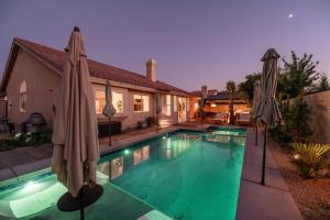 The Crescendo Stylish Modern Pool Home