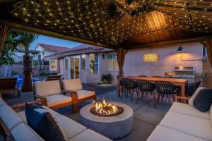 The Crescendo Stylish Modern Pool Home