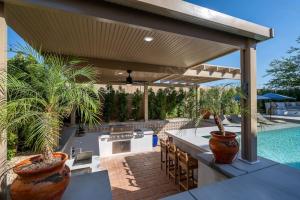 Hacienda San Miguel Pool And Spa With Outdoor Kitchen