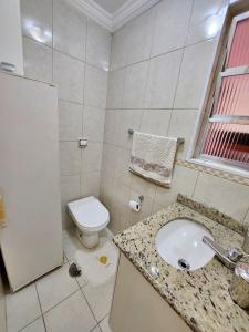 Aconchegante Apto 01 dorm cSacada, Ar-Cond, Wi-Fi, Lado Praia